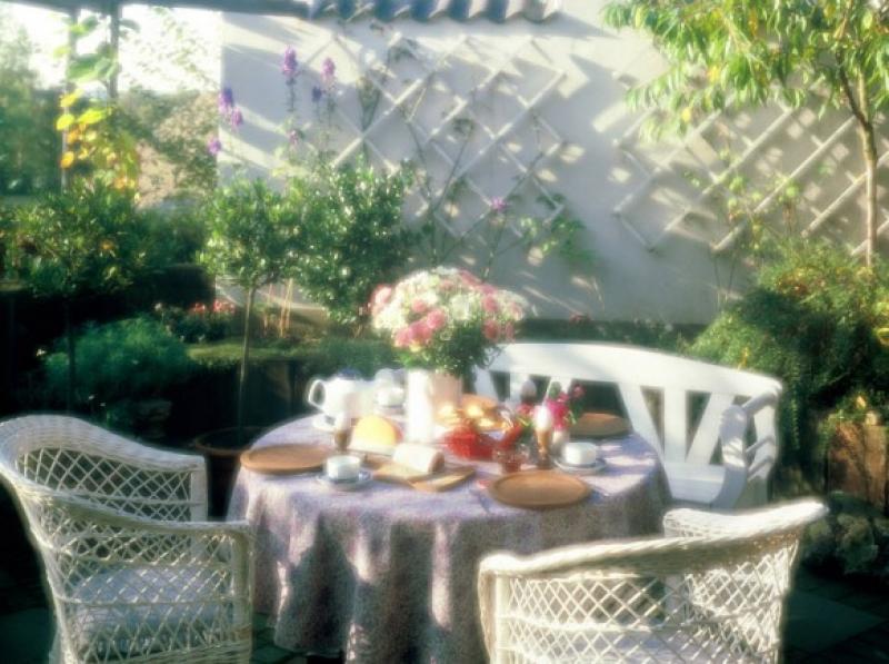 จัดห้องอาหารในพื้นที่เล็ก ๆ