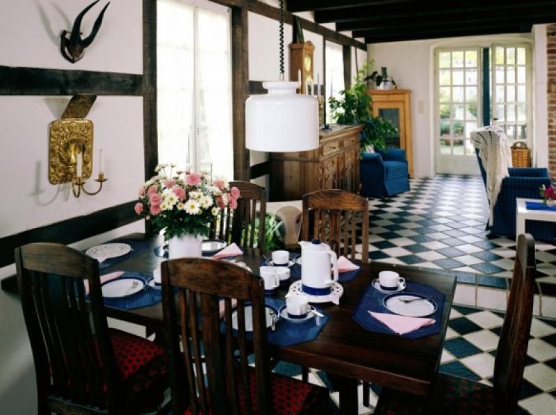 จัดห้องอาหารในพื้นที่เล็ก ๆ