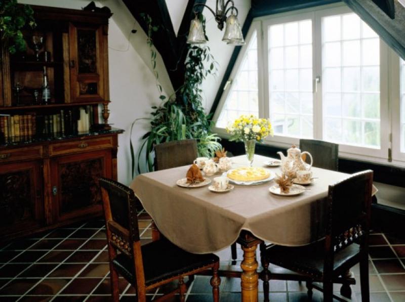 จัดห้องอาหารในพื้นที่เล็ก ๆ