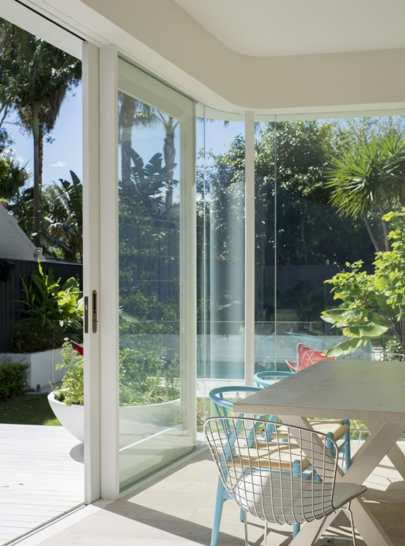 ทาวน์เฮ้าส์ ร่วมสมัย หลังบ้านเขียวสดใส