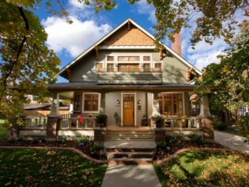 ทาวน์เฮ้าส์ ร่วมสมัย หลังบ้านเขียวสดใส