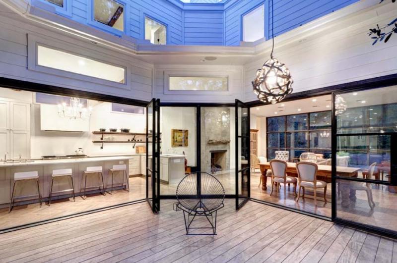 บ้านไม้หลังใหญ่โดดเด่น สไตล์โมเดิร์นคลาสสิก