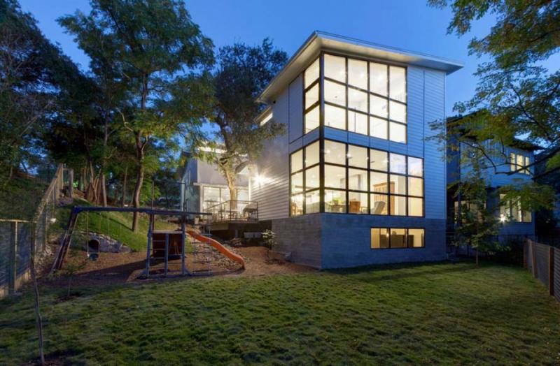 บ้านไม้หลังใหญ่โดดเด่น สไตล์โมเดิร์นคลาสสิก