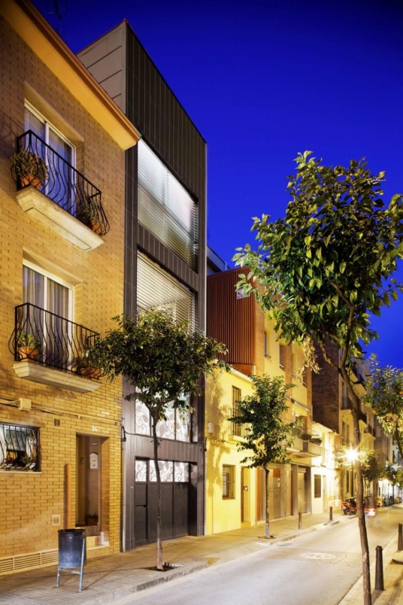 บ้านทาวน์เฮ้าส์หน้าแคบ 12 ฟุต โปร่งโล่งมองเห็นความโปร่ง