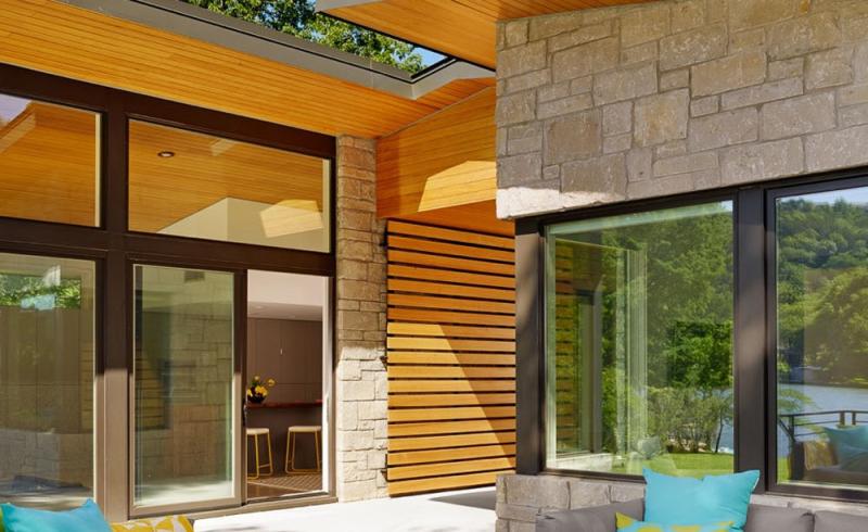 บ้านชั้นเดียวสวย ริมทะเลสาบ กับสถาปัตยกรรรมดั้งเดิมในแบบ dogtrot style