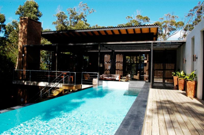 บ้านสวยร่วมสมัยท่ามกลางบรรยากาศที่รายล้อมไว้ด้วยธรรมชาติในอุรุกวัย