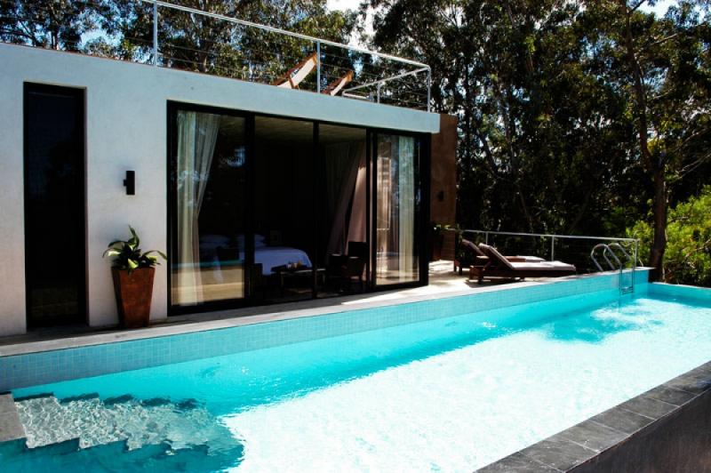 บ้านสวยร่วมสมัยท่ามกลางบรรยากาศที่รายล้อมไว้ด้วยธรรมชาติในอุรุกวัย