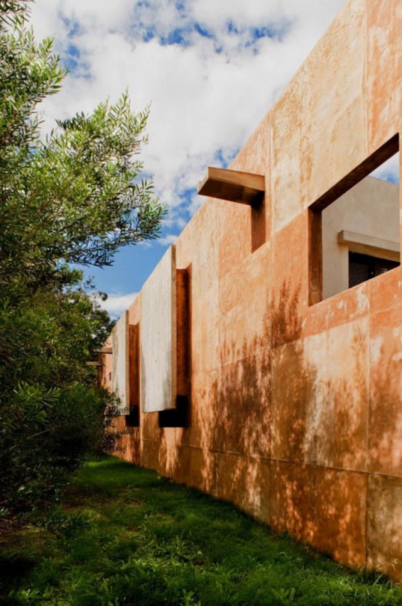 บ้านสวยร่วมสมัยท่ามกลางบรรยากาศที่รายล้อมไว้ด้วยธรรมชาติในอุรุกวัย