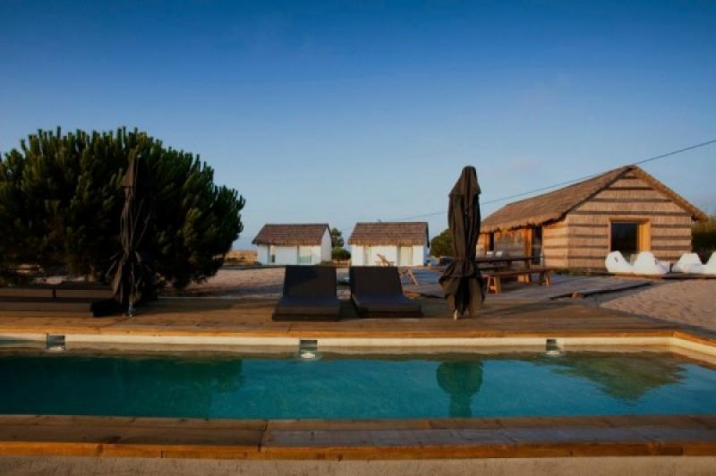 โรงแรมริมทะเล แบบทูอินวัน ท่ามกลางบรรยากาศแบบทุ่งนา