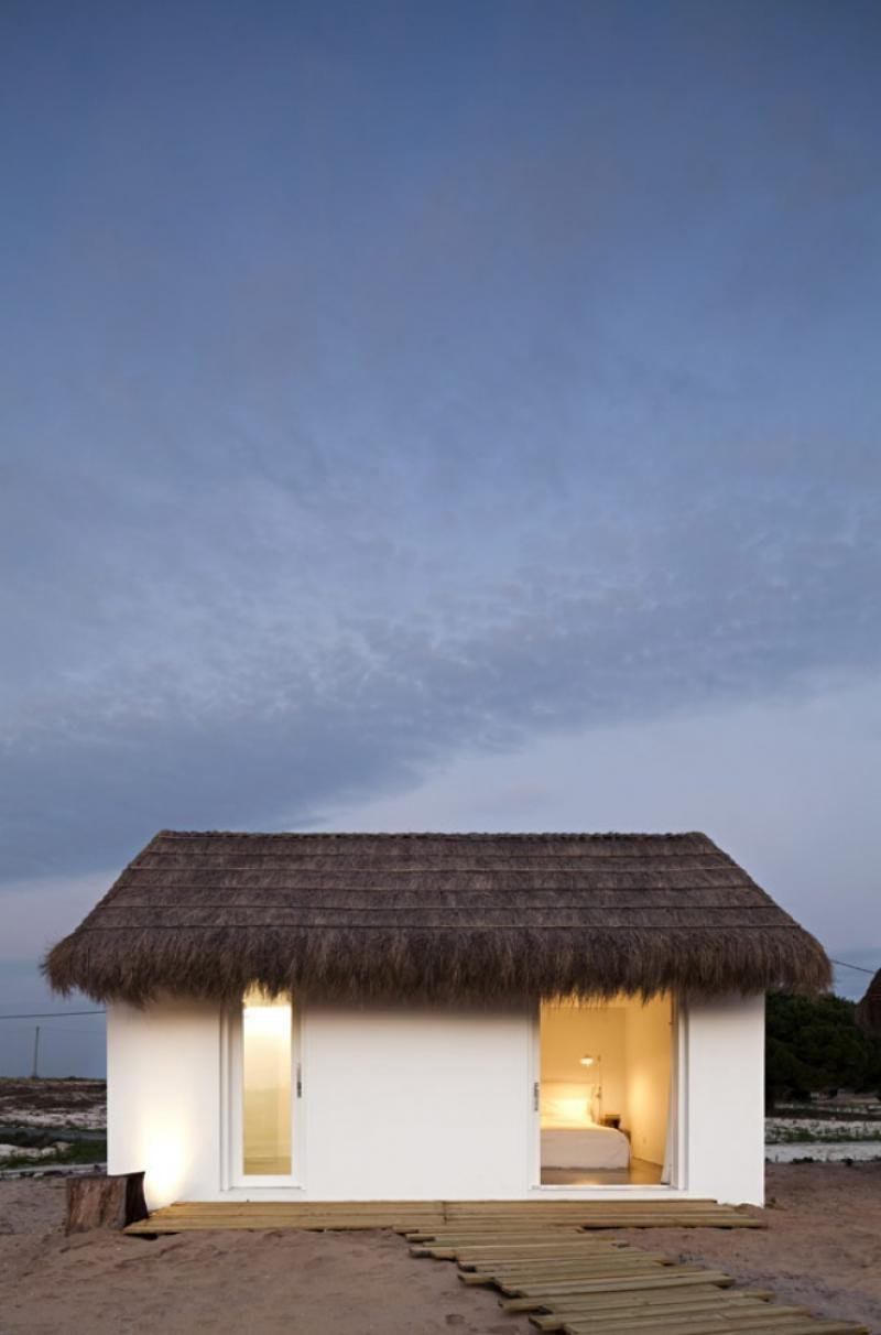 โรงแรมริมทะเล แบบทูอินวัน ท่ามกลางบรรยากาศแบบทุ่งนา