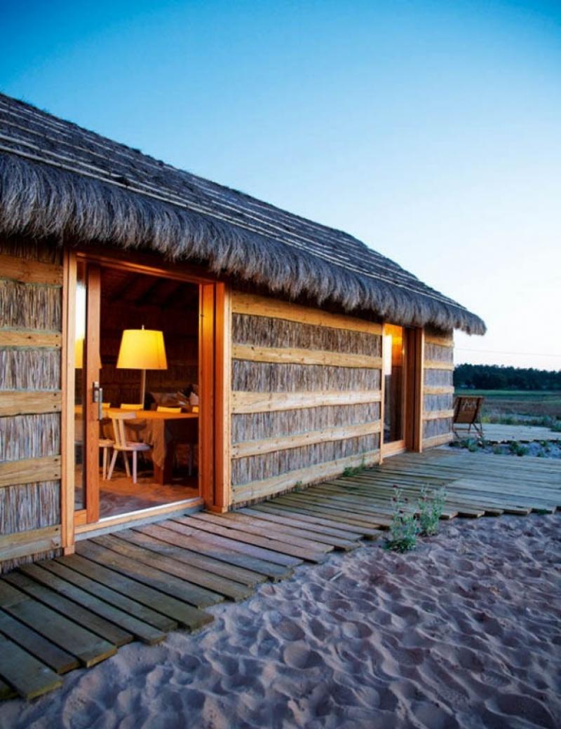 โรงแรมริมทะเล แบบทูอินวัน ท่ามกลางบรรยากาศแบบทุ่งนา