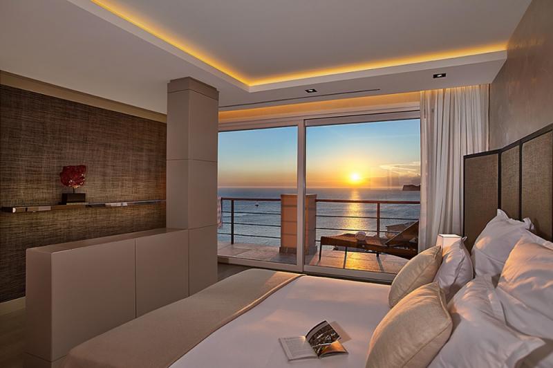 บ้านพักตากอากาศวิลล่าหรูหรา ท่ามกลางทะเลเมดิเตอร์เรเนียน ในสเปน