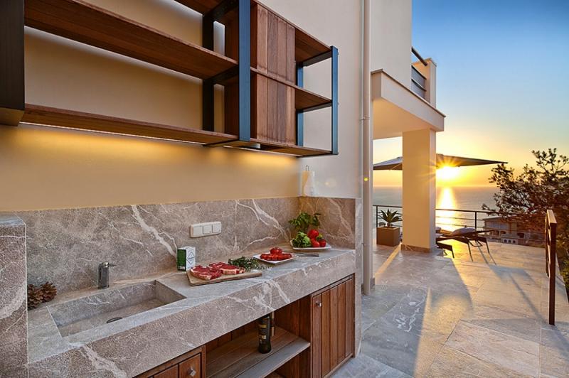 บ้านพักตากอากาศวิลล่าหรูหรา ท่ามกลางทะเลเมดิเตอร์เรเนียน ในสเปน