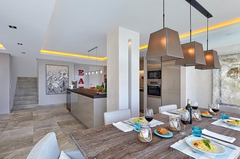 บ้านพักตากอากาศวิลล่าหรูหรา ท่ามกลางทะเลเมดิเตอร์เรเนียน ในสเปน