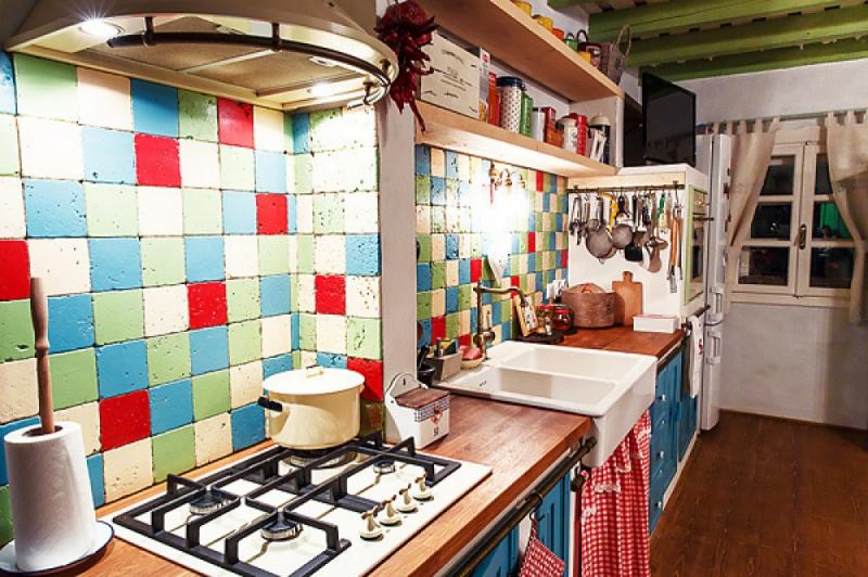 บ้าน สีสันสไตล์โรมาเนียน คัลเลอร์ฟูล