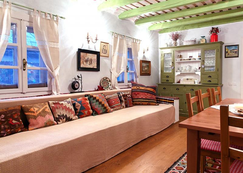 บ้าน สีสันสไตล์โรมาเนียน คัลเลอร์ฟูล