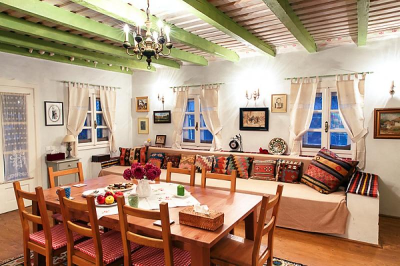 บ้าน สีสันสไตล์โรมาเนียน คัลเลอร์ฟูล