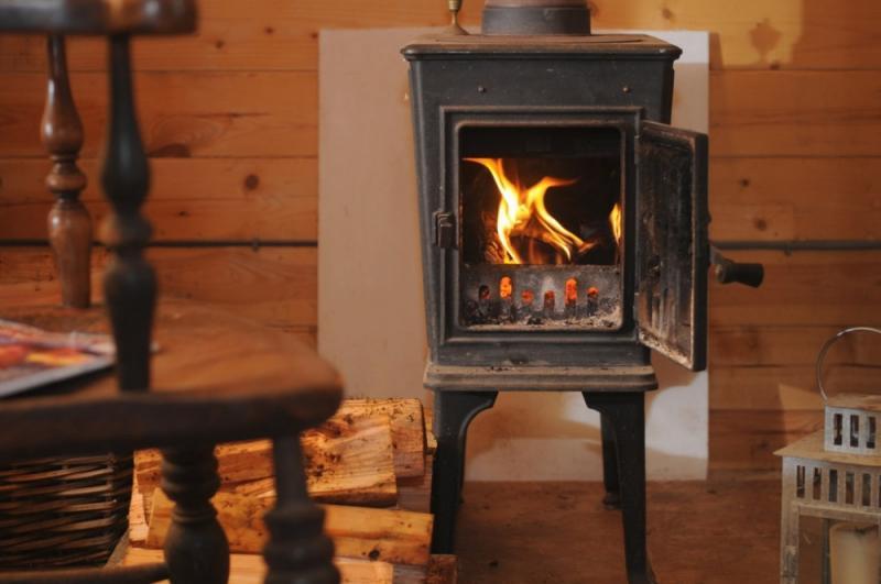 บ้านไม้ กระท่อมไม้หลังเล็กน่ารักและอบอุ่น