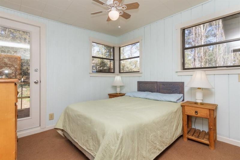 บ้านไม้สีหวาน สดชื่น สบายตา แนบชิดติดธรรมชาติ