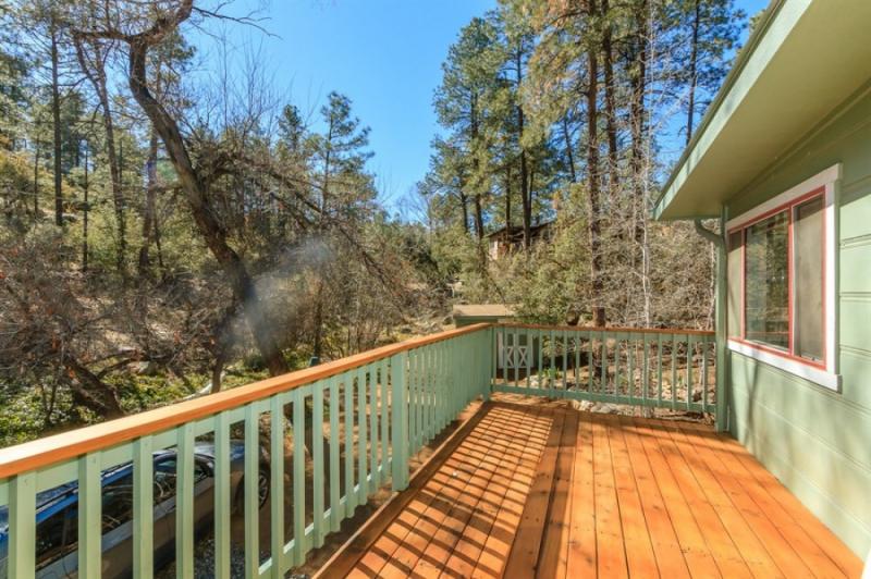 บ้านไม้สีหวาน สดชื่น สบายตา แนบชิดติดธรรมชาติ