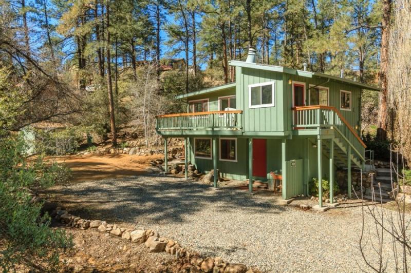 บ้านไม้สีหวาน สดชื่น สบายตา แนบชิดติดธรรมชาติ