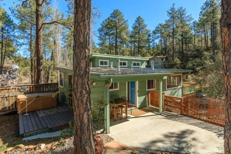 บ้านไม้สีหวาน สดชื่น สบายตา แนบชิดติดธรรมชาติ