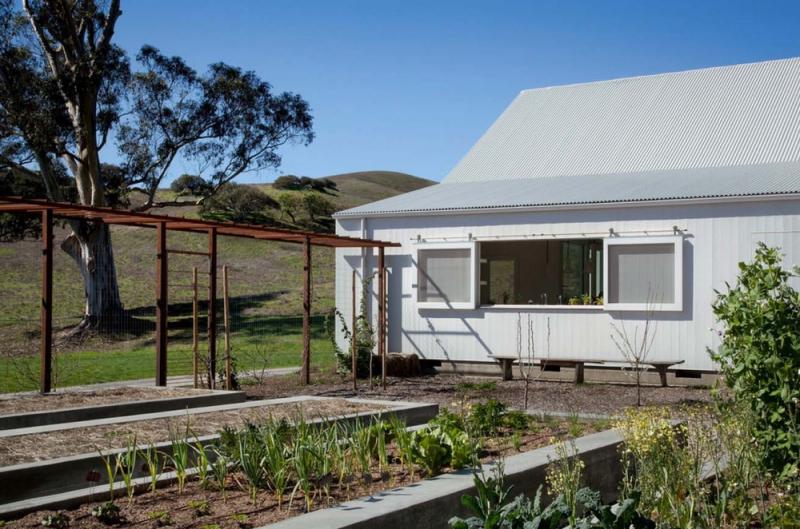 บ้านสวยชนบท บ้านสีขาวหลังงามสไตล์ฟาร์มเฮ้าส์