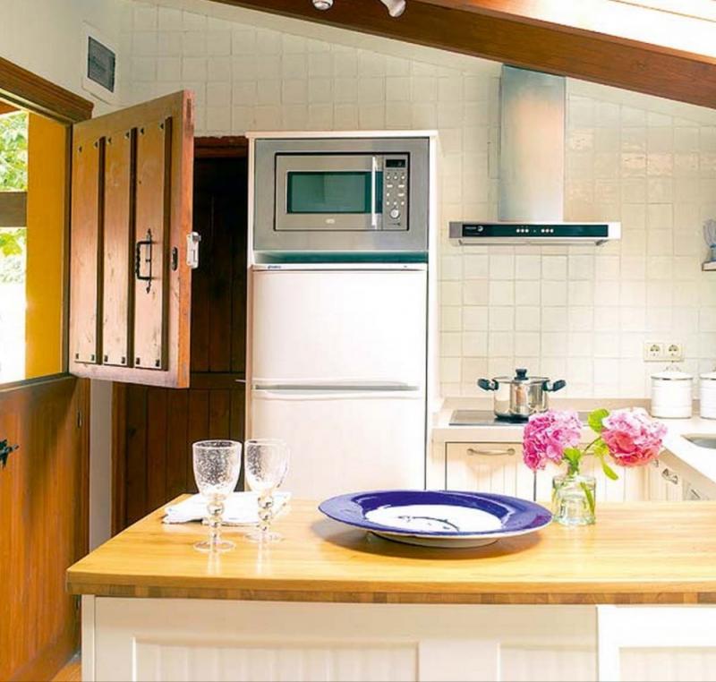 บ้านปูนหลังเล็กสีเหลือง สัมผัสบรรยากาศชนบท