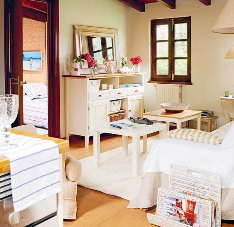 บ้านปูนหลังเล็กสีเหลือง สัมผัสบรรยากาศชนบท