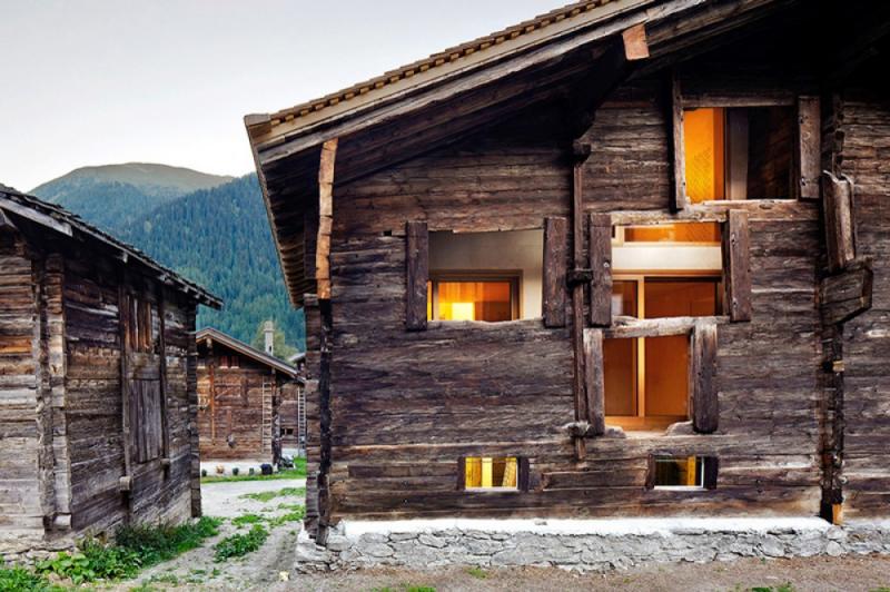 บ้านแปลงโฉมบ้านไม้ร้อยปี ให้เป็นบ้านพักผ่อนสำหรับวันหยุด