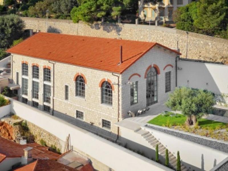 บ้านแปลงโฉมบ้านไม้ร้อยปี ให้เป็นบ้านพักผ่อนสำหรับวันหยุด