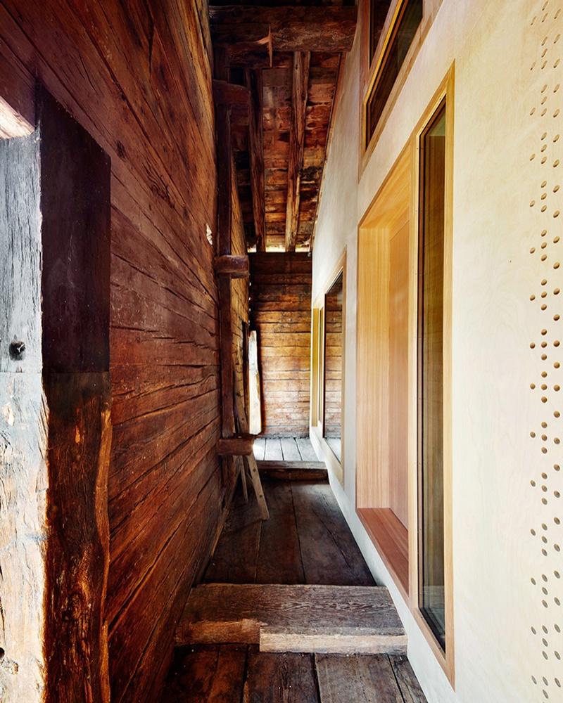 บ้านแปลงโฉมบ้านไม้ร้อยปี ให้เป็นบ้านพักผ่อนสำหรับวันหยุด