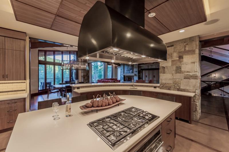 บ้านไม้สุดหรูสไตล์รีสอร์ท พร้อมฉากธรรมชาติอันงดงาม