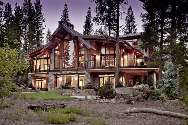 บ้านไม้สุดหรูสไตล์รีสอร์ท พร้อมฉากธรรมชาติอันงดงาม