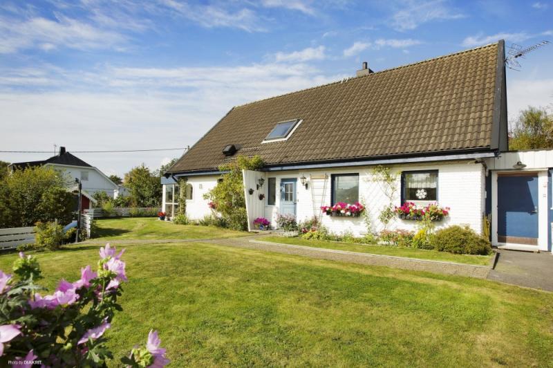 บ้านสวยติดทะเลพร้อมบรรยากาศที่แสนสงบผ่อนคลาย ในชนบท