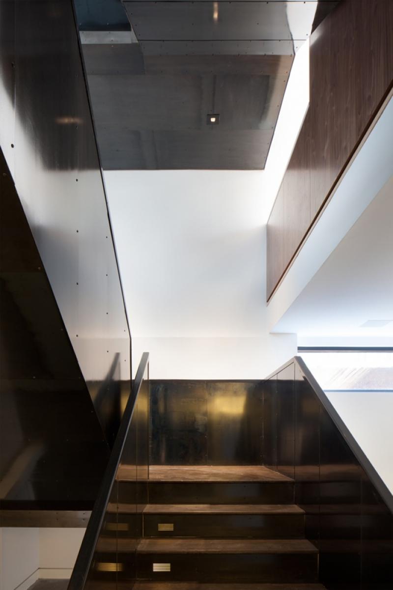 บ้านของนักฟิสิกส์ สไตล์โมเดิร์น