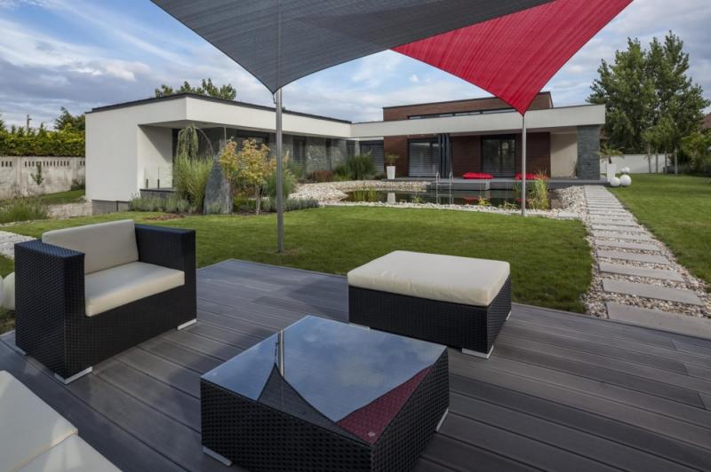 บ้านสวยสำหรับสมาชิก 4 คน ท่ามกลางสนามหญ้าสวยและมุมนั่งเล่นสุดชิวในฮังการี