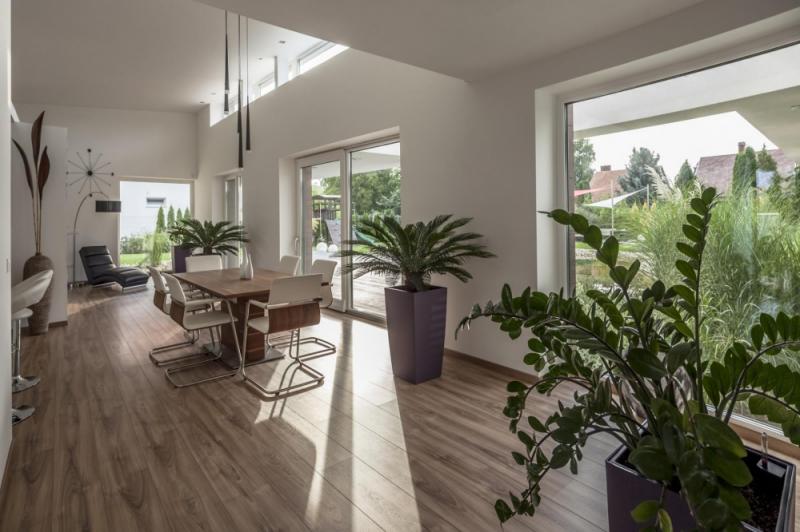 บ้านสวยสำหรับสมาชิก 4 คน ท่ามกลางสนามหญ้าสวยและมุมนั่งเล่นสุดชิวในฮังการี