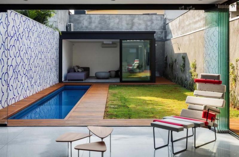 บ้านทรงกล่อง โมเดิร์น ติดสีเขียว พร้อมบรรยากาศโปร่งสบาย