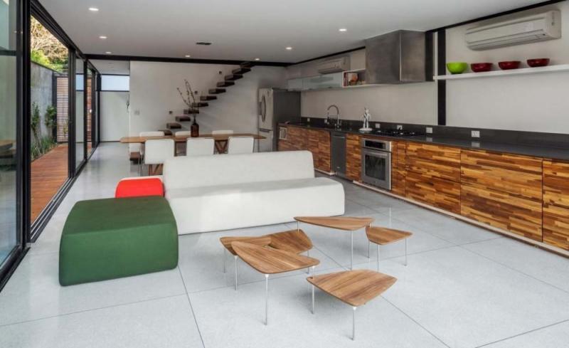 บ้านทรงกล่อง โมเดิร์น ติดสีเขียว พร้อมบรรยากาศโปร่งสบาย