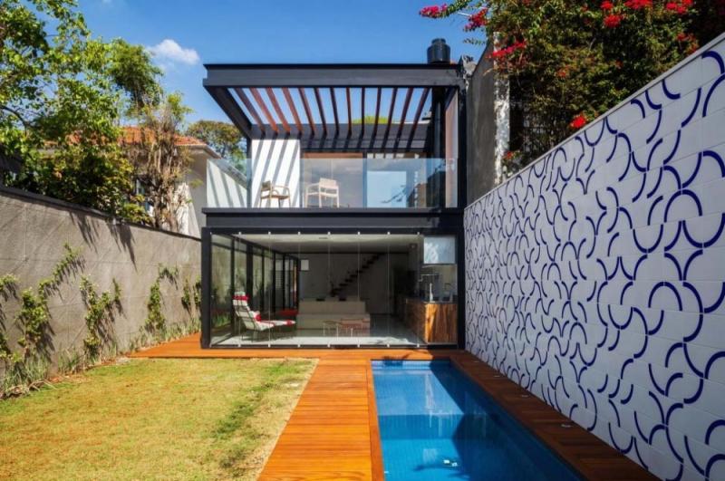 บ้านทรงกล่อง โมเดิร์น ติดสีเขียว พร้อมบรรยากาศโปร่งสบาย