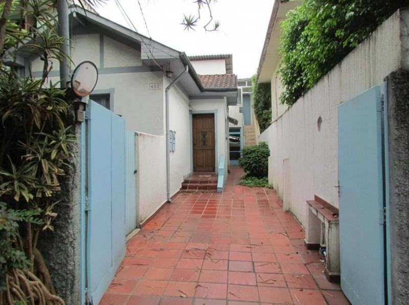 บ้านทรงกล่อง โมเดิร์น ติดสีเขียว พร้อมบรรยากาศโปร่งสบาย