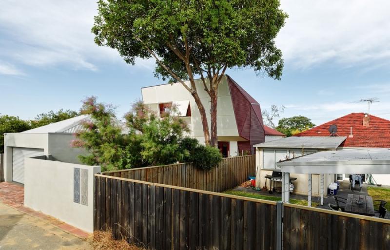 บ้านร่วมสมัย  บ้านเก่าหลังนปรับปรุงใหม่ รวมอดีตที่ผ่านมากับยุคปัจจุบัน