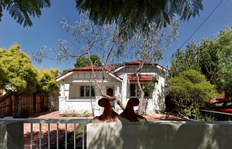 บ้านร่วมสมัย  บ้านเก่าหลังนปรับปรุงใหม่ รวมอดีตที่ผ่านมากับยุคปัจจุบัน