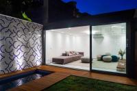 บ้านทรงกล่อง โมเดิร์น ติดสีเขียว พร้อมบรรยากาศโปร่งสบาย