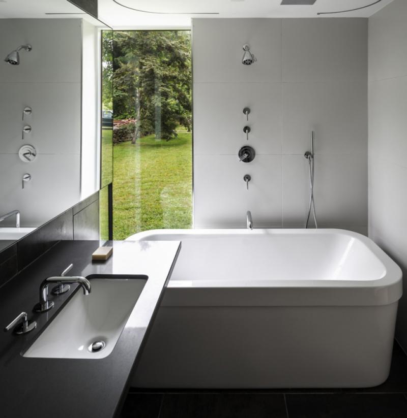 บ้านเก่าได้รับการรีโนเวทใหม่ ท่ามกลางธรรมชาติ