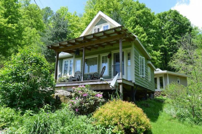 บ้านกระท่อมนิทาน คอจเทจหลังเล็ก สัมผัสเสน่ห์ดั้งเดิม