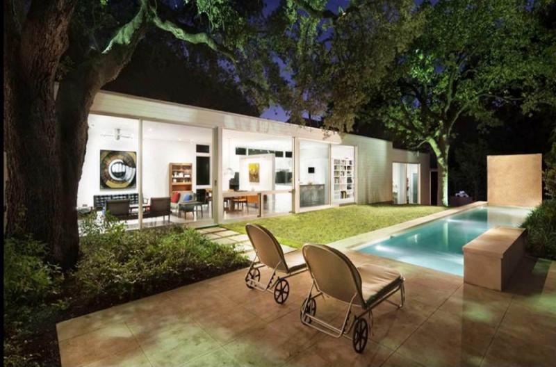 บ้านชั้นเดียวบนพื้นที่แคบและยาว มีพื้นที่ใช้สอยเพียงพอแบบไม่อึดอัด