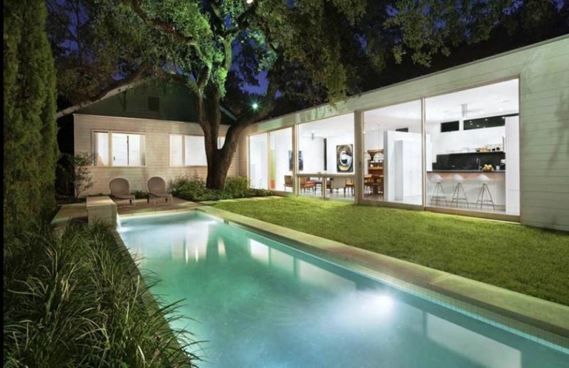 บ้านชั้นเดียวบนพื้นที่แคบและยาว มีพื้นที่ใช้สอยเพียงพอแบบไม่อึดอัด