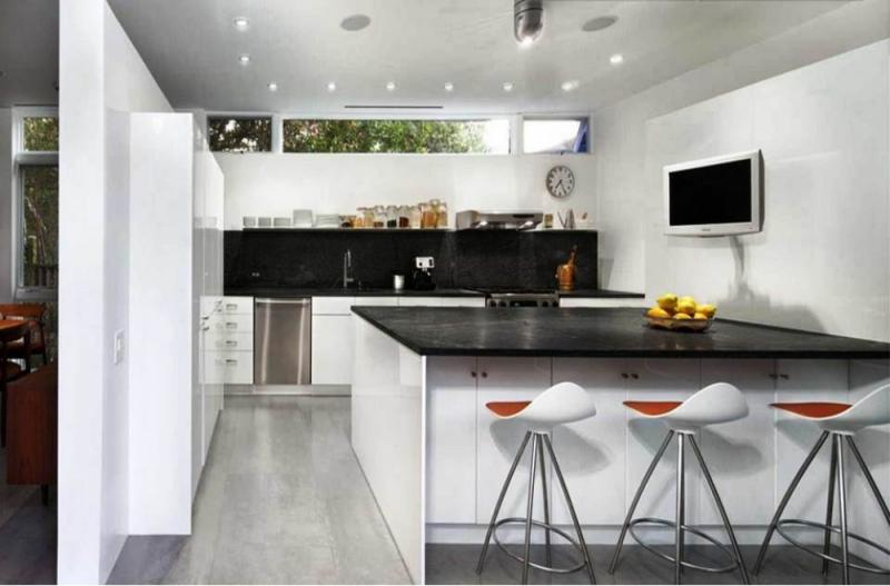 บ้านชั้นเดียวบนพื้นที่แคบและยาว มีพื้นที่ใช้สอยเพียงพอแบบไม่อึดอัด